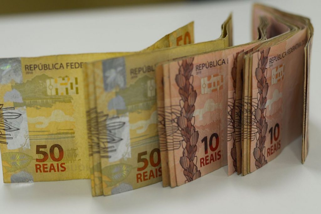 Salário mínimo será de R$ 1.039 em 2020; massa salarial do Brasil deixará de crescer 7 bilhões